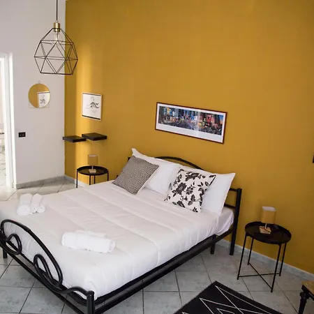 Edwin's Chiaia Guest house